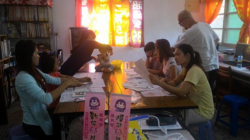 講師向學員示範操作過程