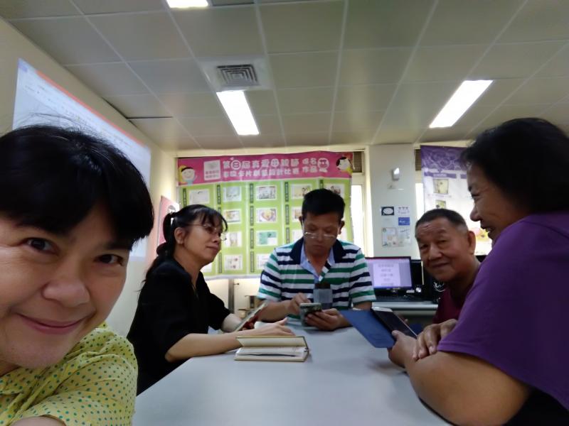 大家認真學習的模樣
