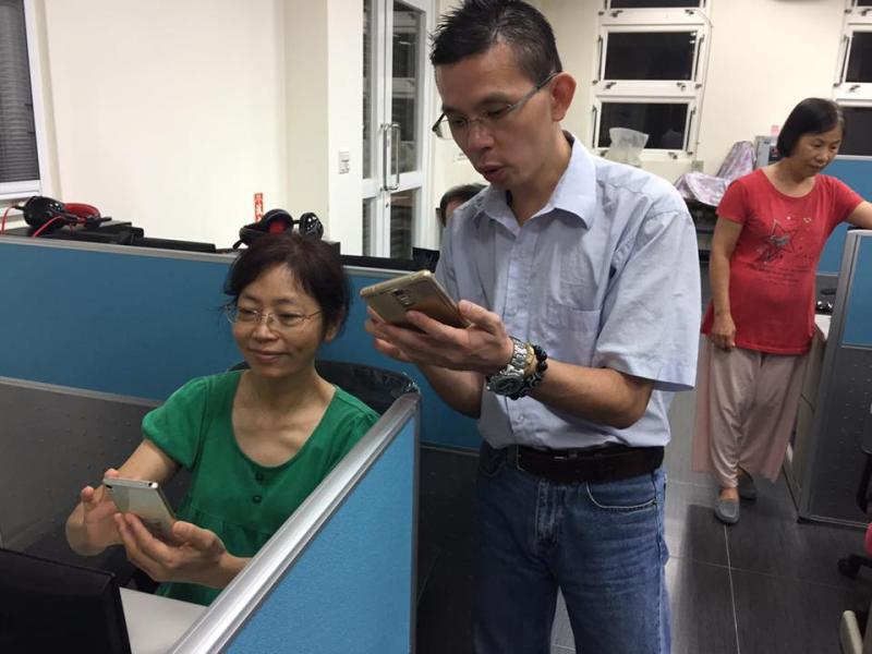 講師成立學習群組，讓每位學員掃描QR code加入一同學習討論。