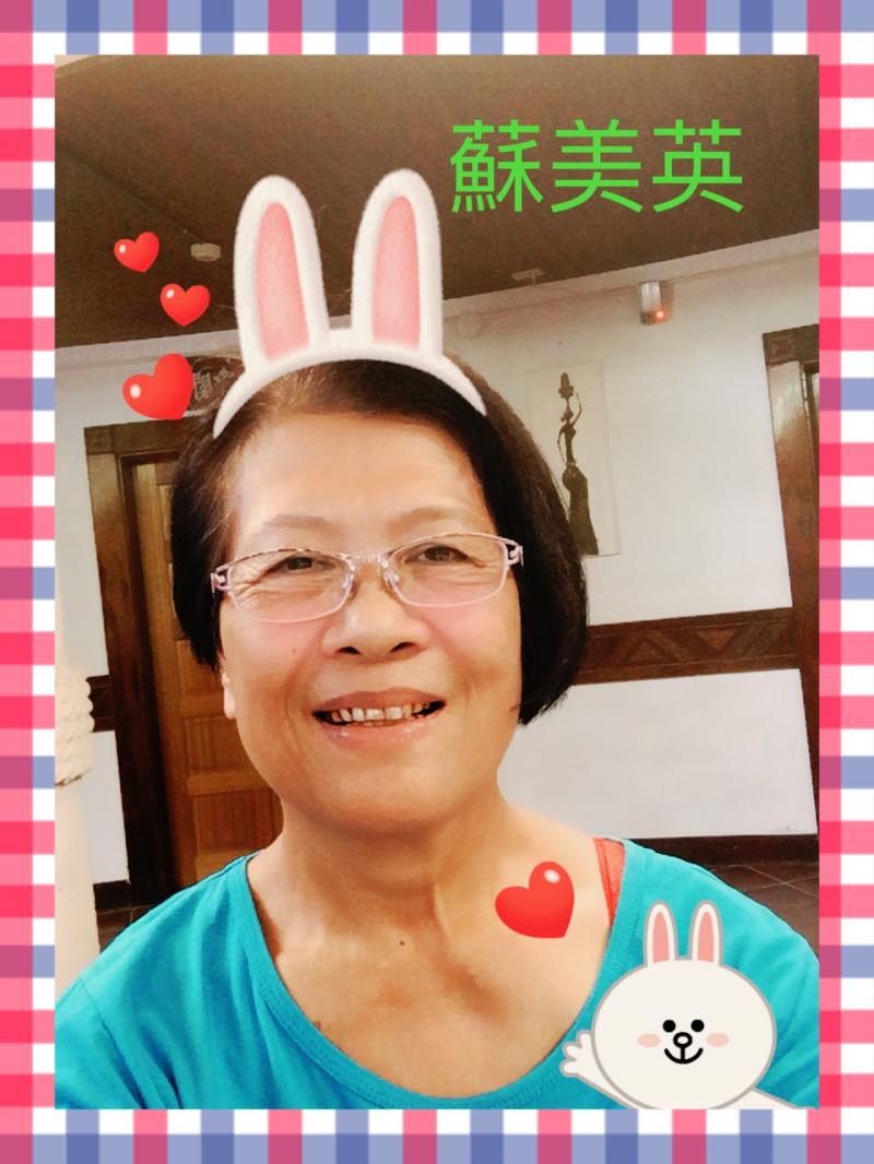 學員開心使用照相APP留念