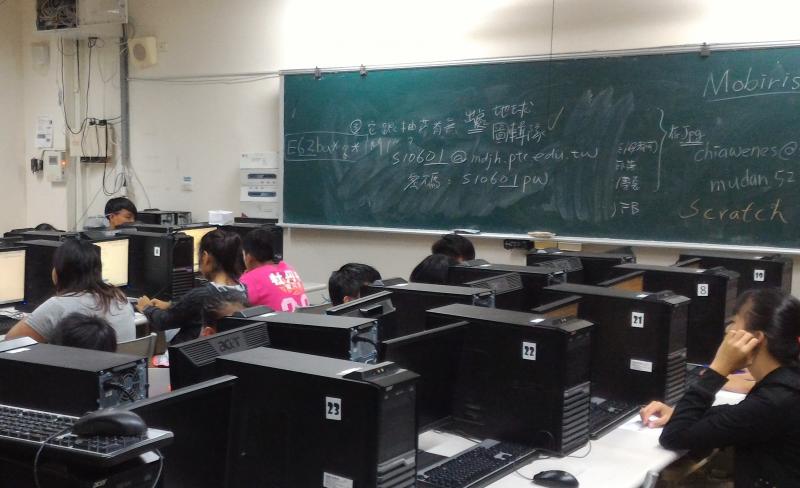學員開心學會使用google雲端