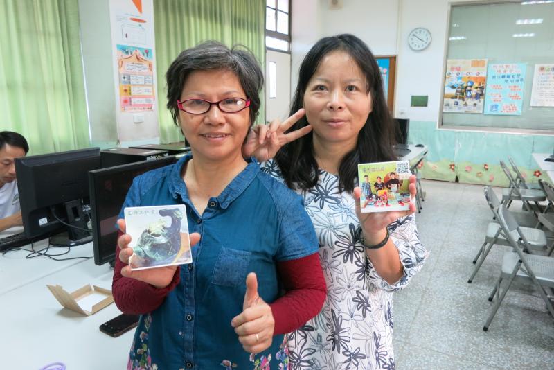 學員與自己的成品拍照