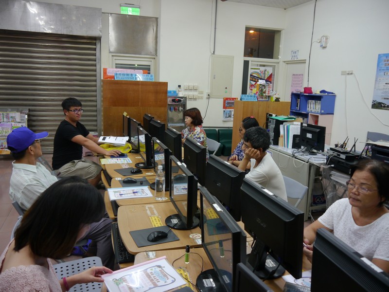 運用威力導演軟體編輯中。