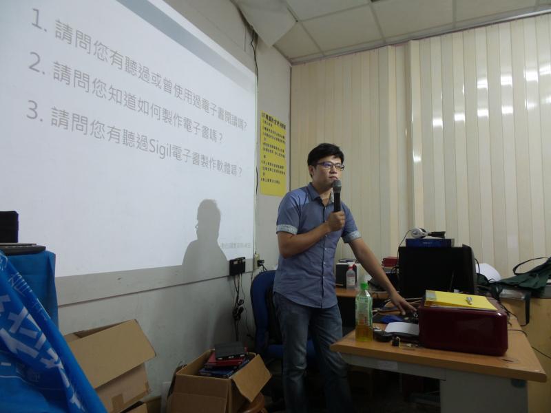 老師親切的指導學生