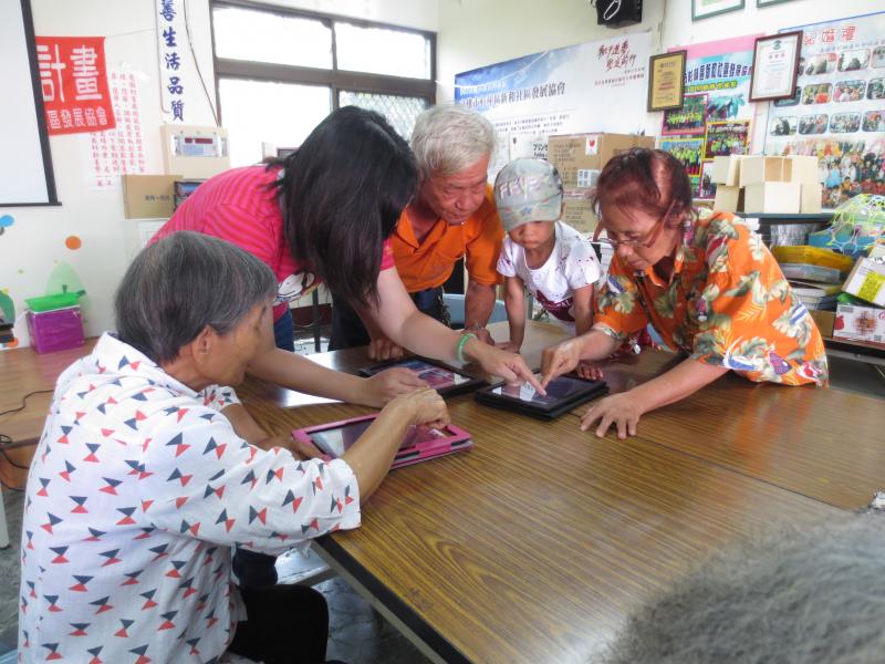 學員們迫不及待上Youtube