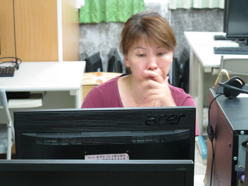 學員認真思考如何動作