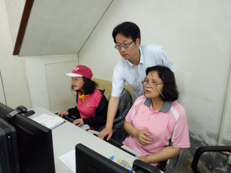 講師親身指導學生