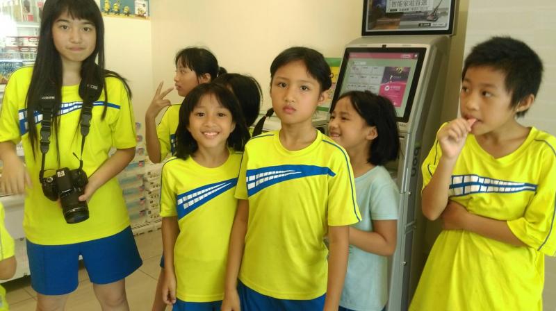 學員等待相片列印中