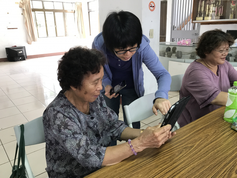 講師指導學員如何操作