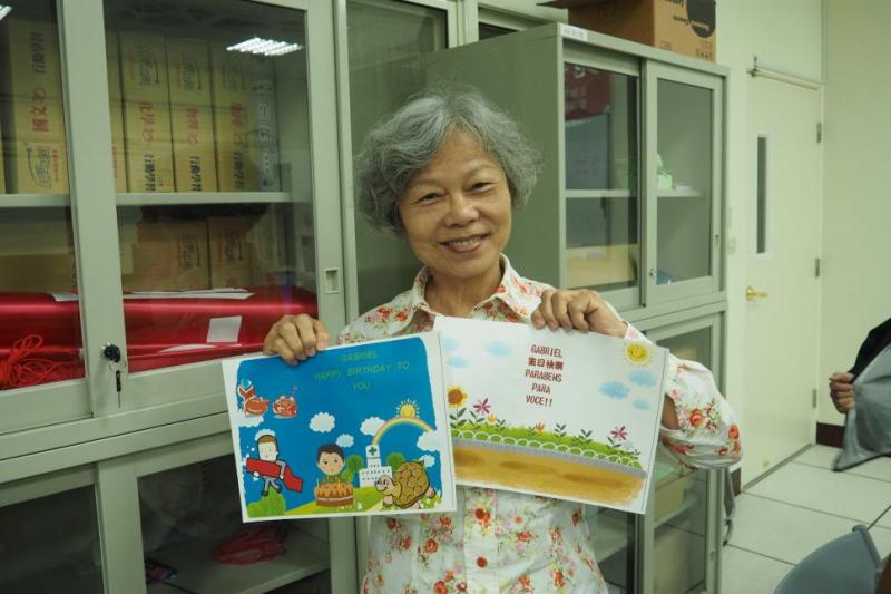 學員製作出自己的賀卡，讚