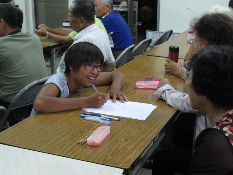 在地講師以深入淺出的方式說明課程內容