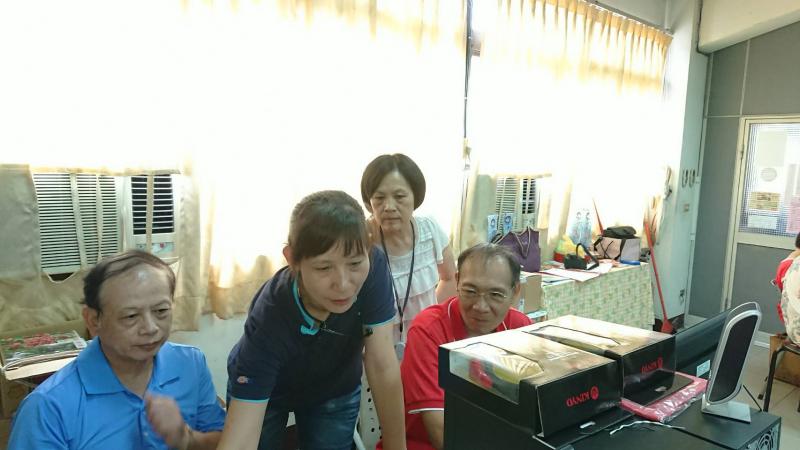 要把各種功能或工具控清楚是一件不容易的事，謝謝老師不厭其煩的一遍再一遍的介紹和說明。