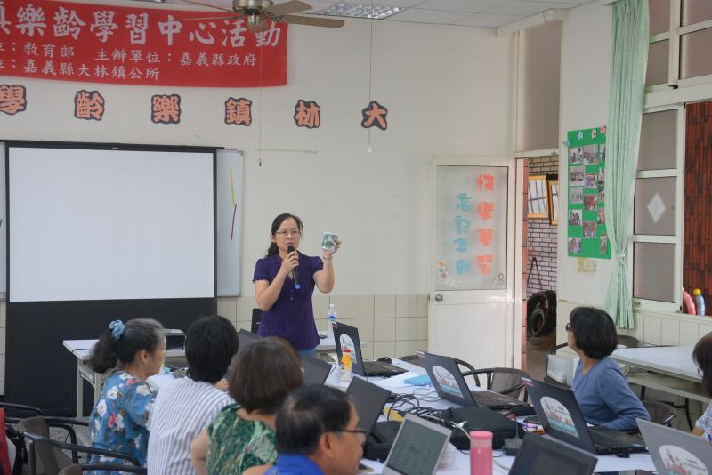 原來轉印是運用Photocape軟體將照片創意編修,最後將編修成果轉印於馬克杯上 ,實在真是好玩!