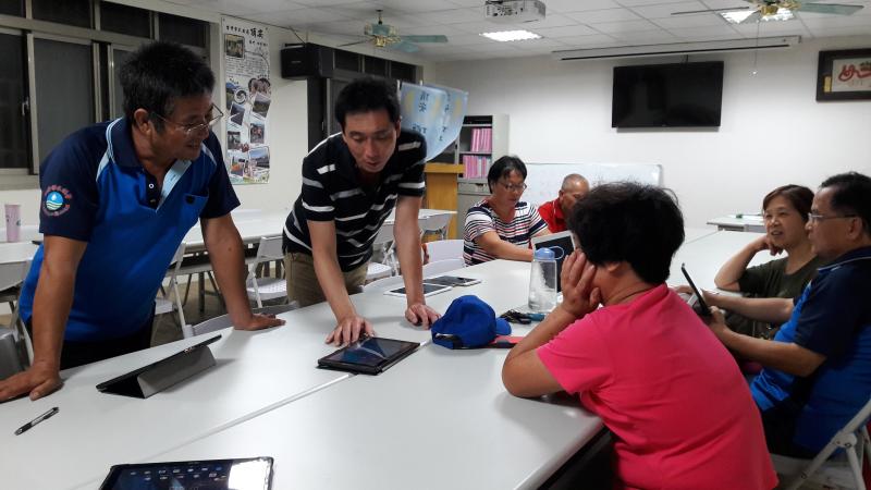 李老師示範APP操作方法