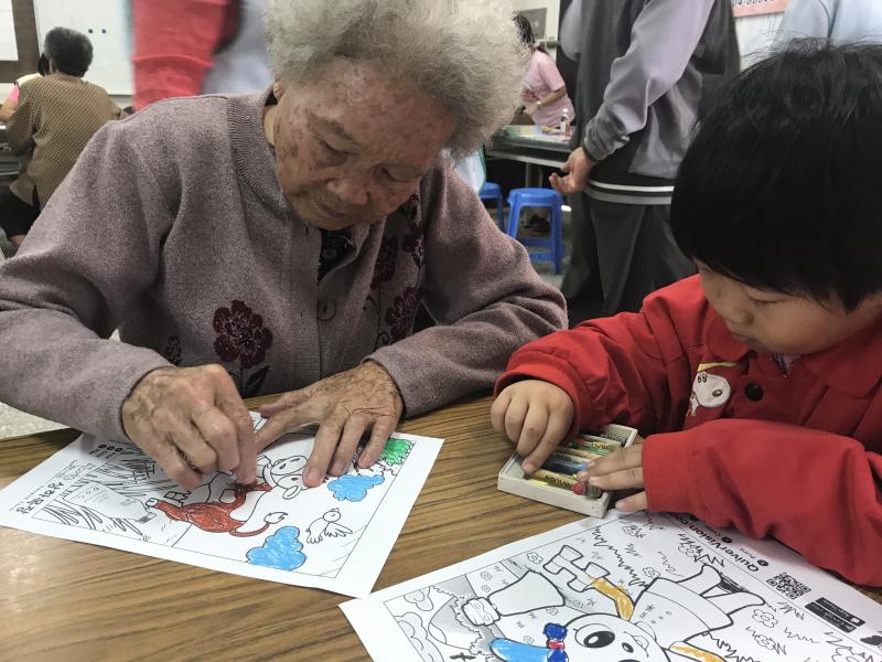 祖孫同樂 體驗數位