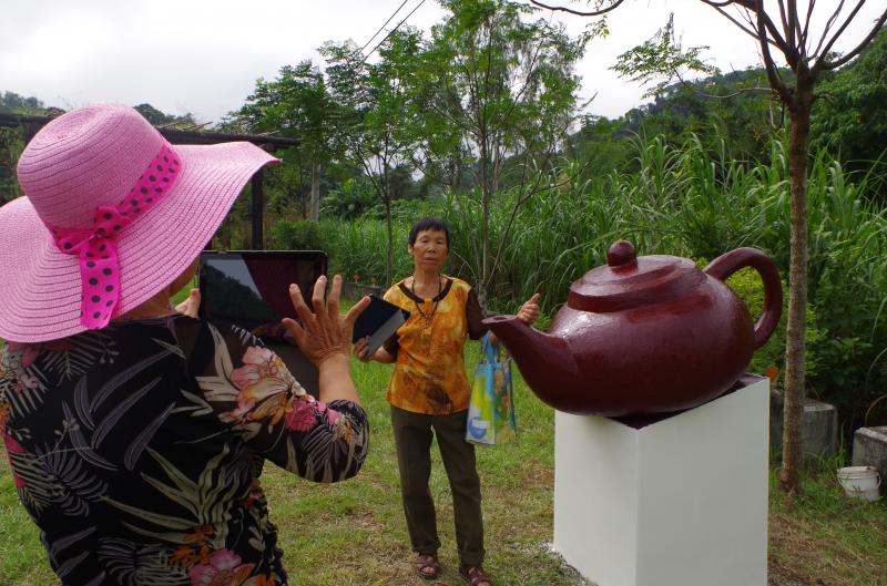 帶著平板，  走呀走，    社區營造，    拍呀拍，