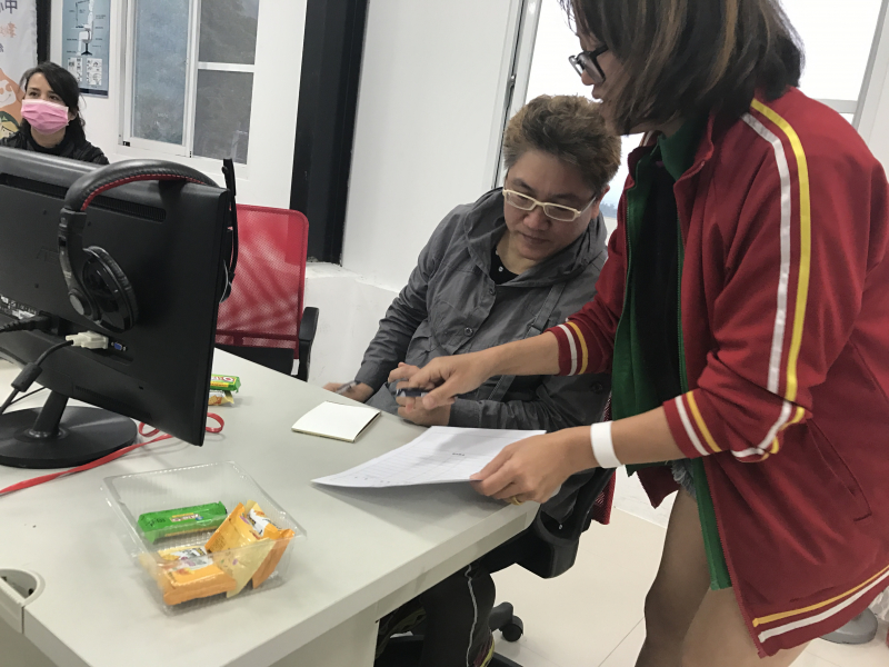 學員討論規劃影片分鏡