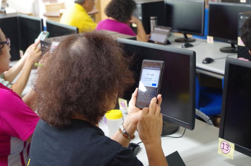 錄音好促咪，  FUN心 e 起 HIGH，  作品蹦出來，  團結力量大。