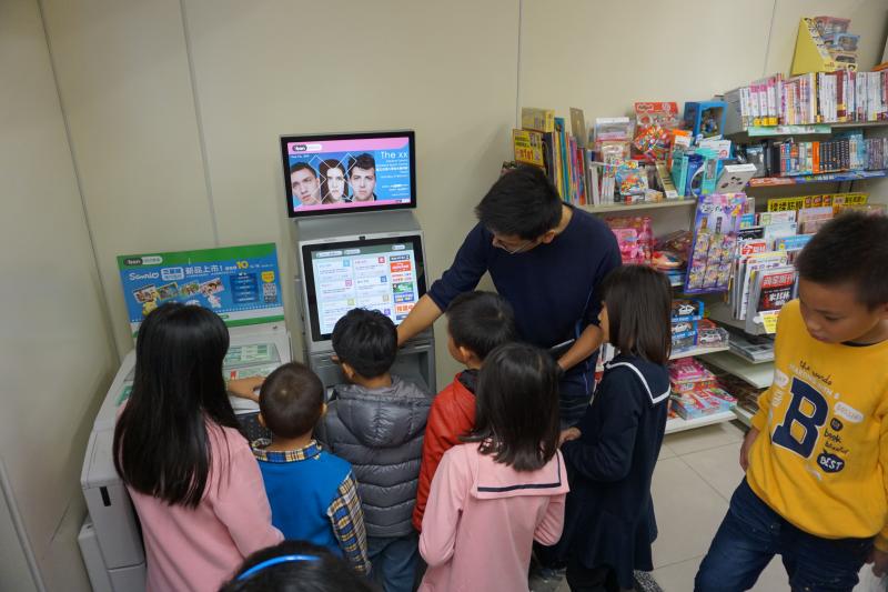 講師與學員上課畫面