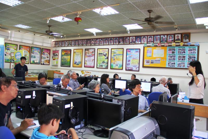 文菁老師介紹手機設定功能及操作教學