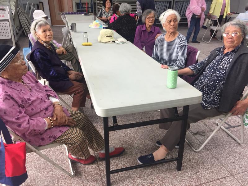 學員討論要唱什麼歌