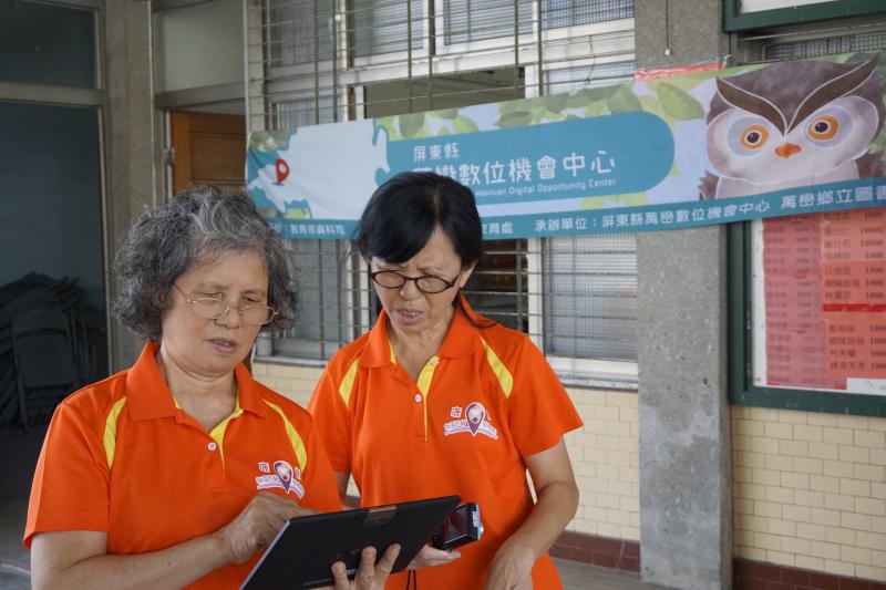 志工姐姐們也很認真學習呦~