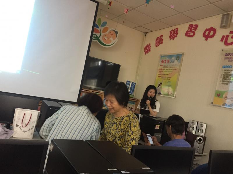 Love    Is    No    Explanation  就想LINE著你/妳。