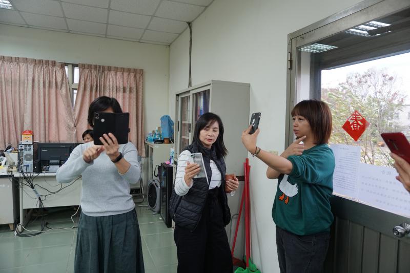 大家來練習自拍