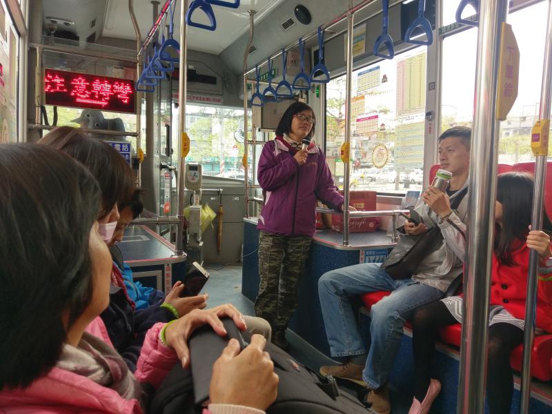 金湖觀光公車D線榕園太湖線，出發！