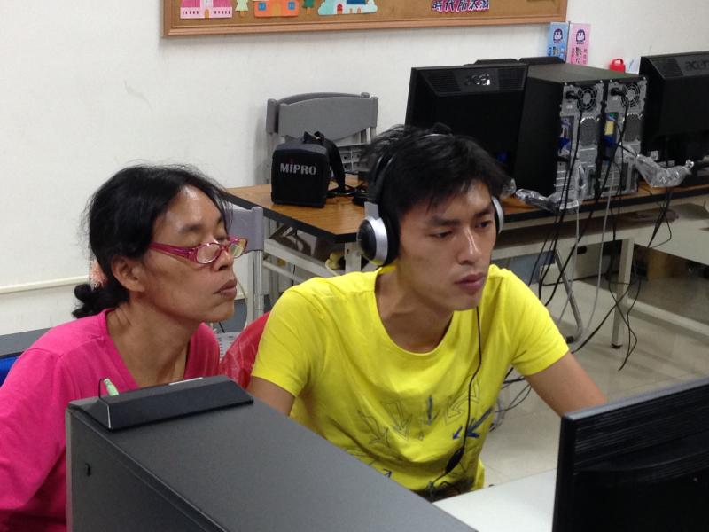 母子檔學員一同來學習。