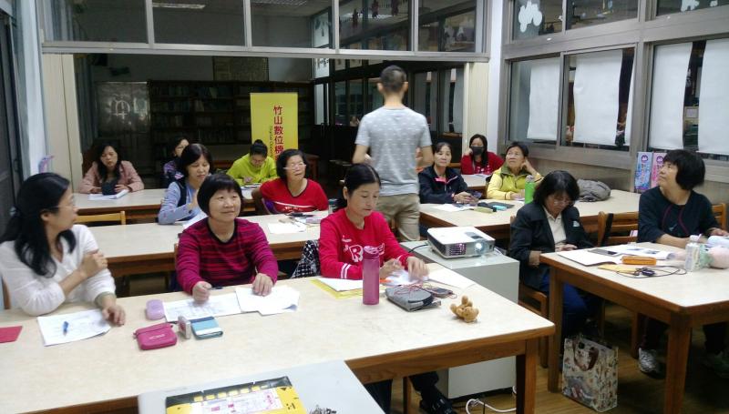 老師走入學員周遭教學