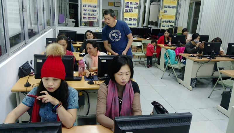 不同國家的學員也一起討論學習