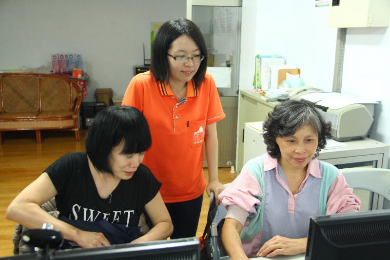 駐點協助學員解惑