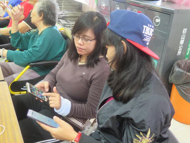 加強年輕一帶新住民數位能力，鼓勵她們上網了解在地風俗民情，以便能更快速地融入新生活。