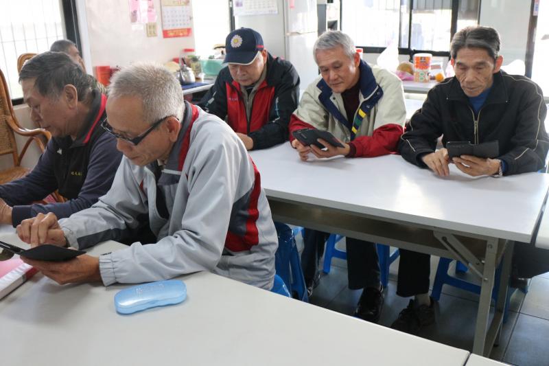 學習多張照片分享時使用相簿功能