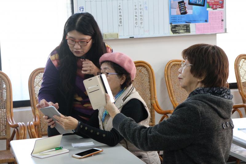 學習下載APP做了應景的耶誕照片