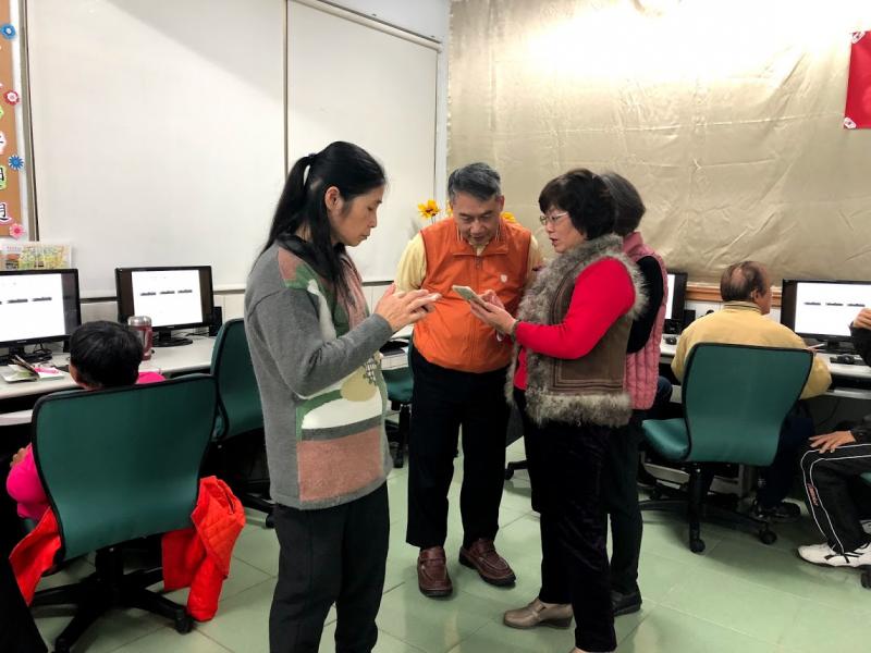 學員於課堂請老師解惑