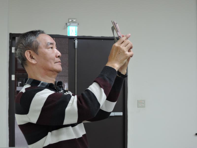 怎麼自拍最美呢?來上課就會變大帥哥喔!