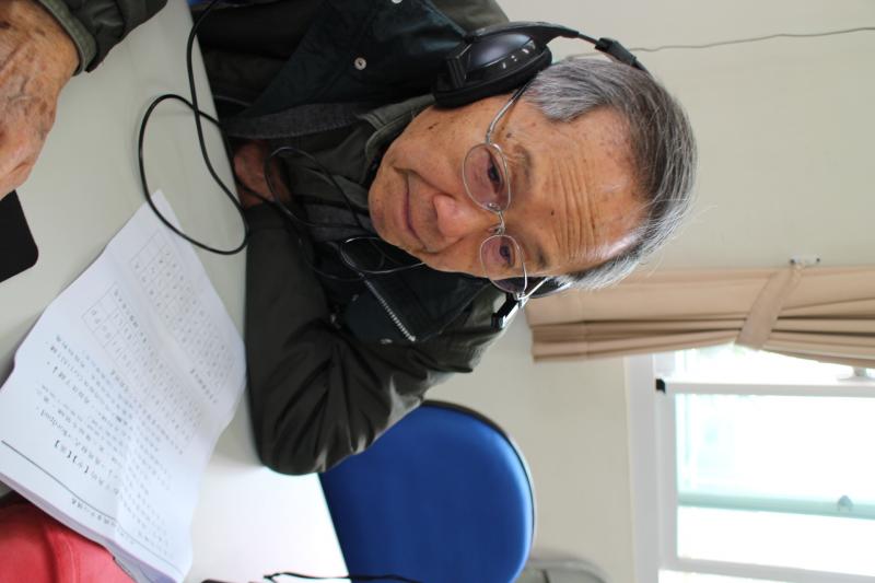 泰助伯伯學習語音搜尋功能