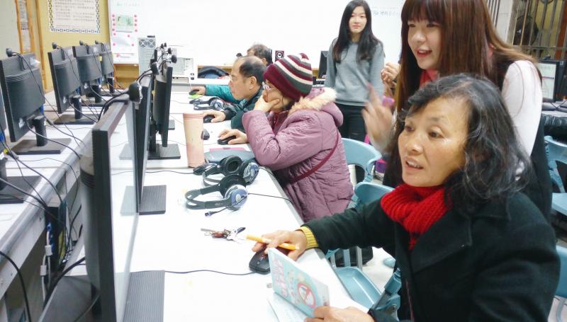 老師指導學員使用地圖功能