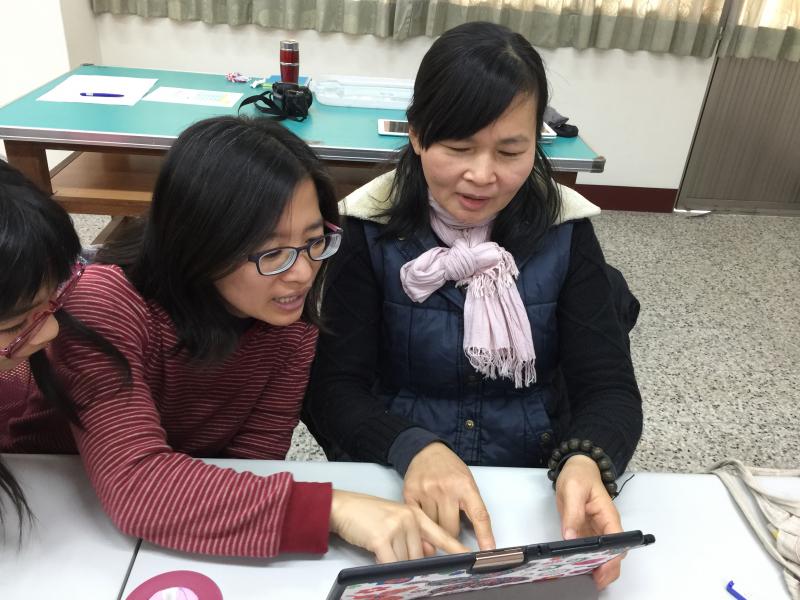 學員練習如何使用相片及影片下去編輯