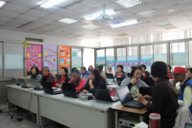 哇!今天這堂課爆滿中