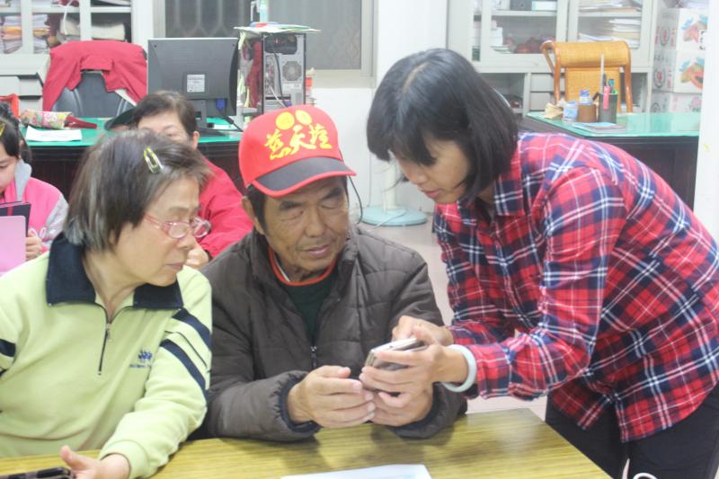 老師親自示範給學員看