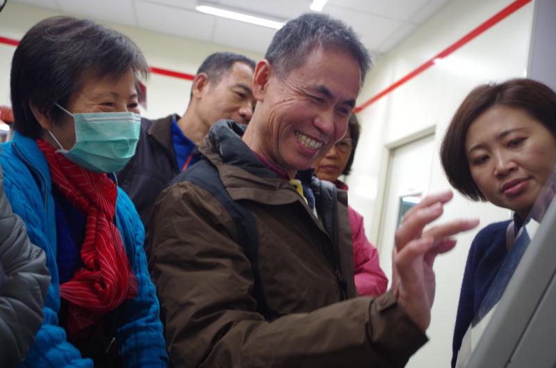 ibon 操作初體驗，  繳費、儲值、台鐵、列印一手試，  COME, PLAY, and LEARN,    開心 FUN 學趣。