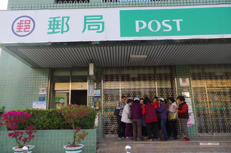 手機號碼，一次註冊，09XX-XXX-XXX  iTaiwan 網路，終身使用，    GO 郵局，  立即 iTaiwan 連線。