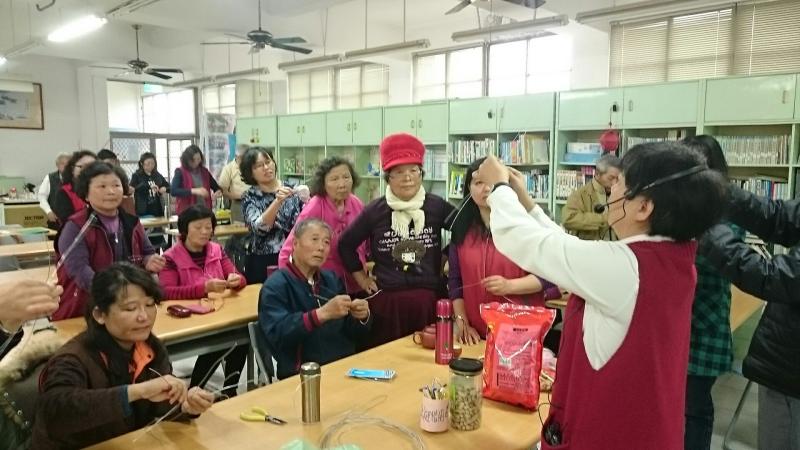 教社區長輩們如何使用網路來學習各種技能 尋找樂趣