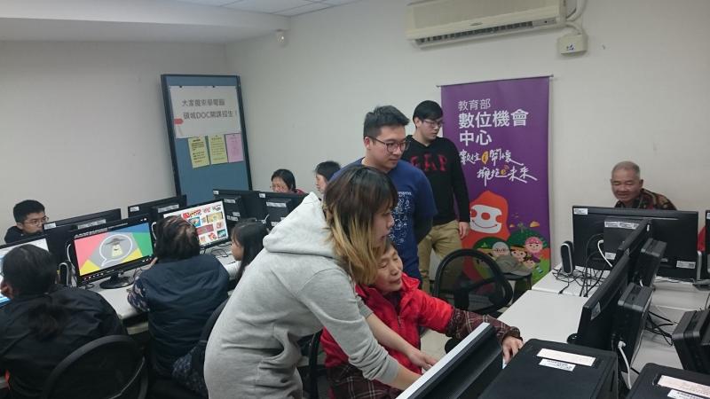 學員上機學習中。