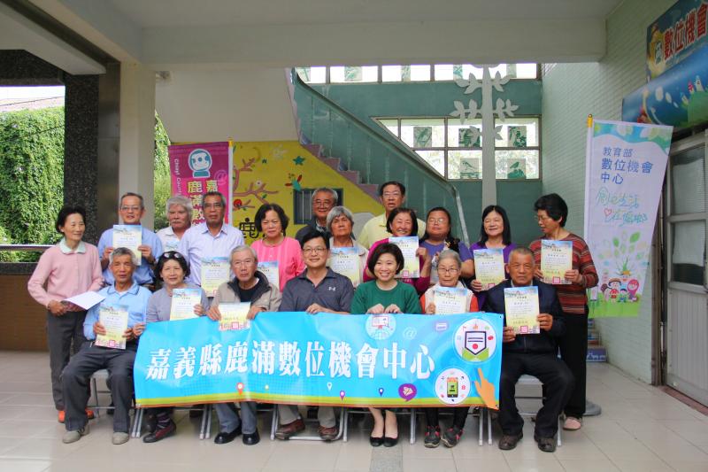 踏入電腦的世界-校長與學員合照