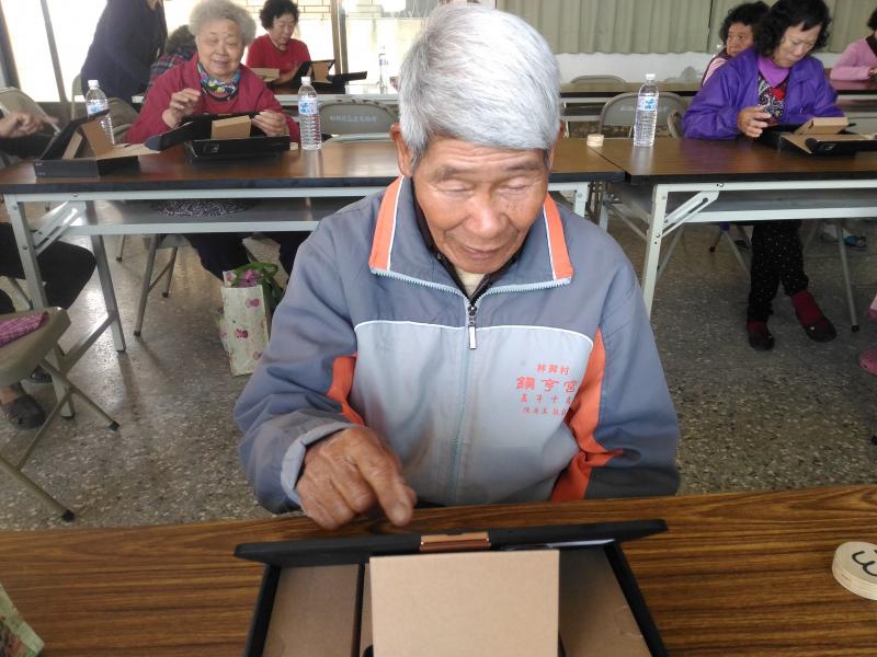 學員搜尋喜歡的歌曲