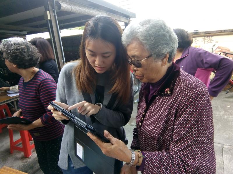 鳳林數位機會中心數位大主廚課程，學員實際練習操作畫面